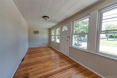 Welcome to this charming Colonial that offers the perfect blend - photo 3