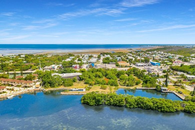 Casa Manana Shores, located in the heart of Marathon, is a - photo 1