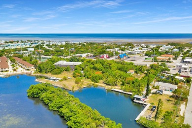 Casa Manana Shores, located in the heart of Marathon, is a - photo 2