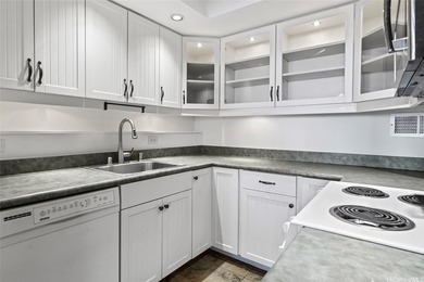 LOCATION LOCATION LOCATION! Welcome to 1676 Ala Moana Blvd #906 - photo 3