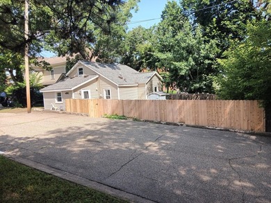 Small Charmer. Move in ready for owner or renter. Bring a little - photo 3