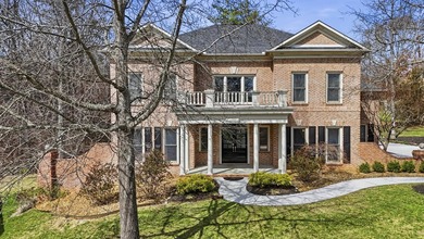 Centrally located in the heart of Morristown, this picturesque - photo 4