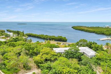 Casa Manana Shores, located in the heart of Marathon, is a - photo 5