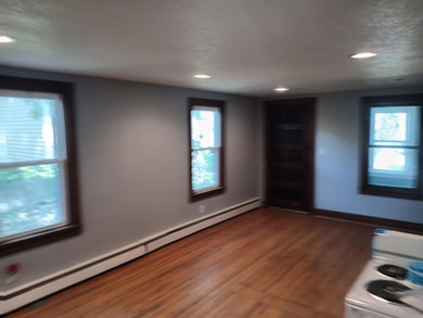 Small Charmer. Move in ready for owner or renter. Bring a little - photo 5