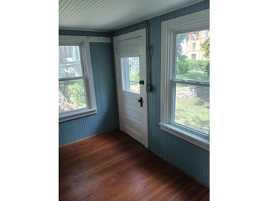 Small Charmer. Move in ready for owner or renter. Bring a little - photo 6