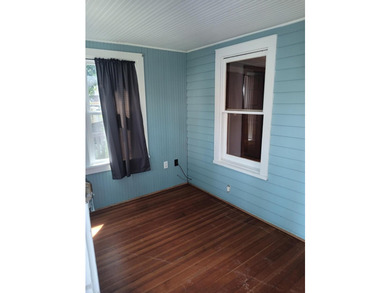 Small Charmer. Move in ready for owner or renter. Bring a little - photo 7