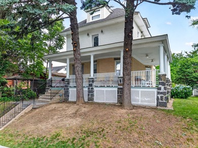 Stunning luxury one-family home in the heart of Flushing! - photo 2