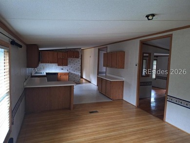 **MOBILE HOME HAS NO TITLE, CASH ONLY*** Come see this 3 - photo 2