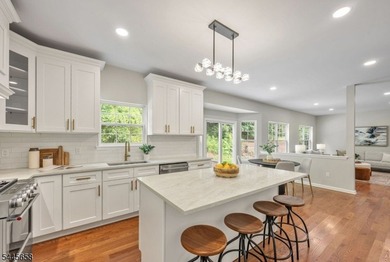 Introducing a very special luxury property where everything is - photo 11