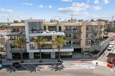 Enjoy an elevated coastal lifestyle in this modern - photo 25