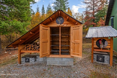 MOTIVATED SELLER! If you're ready to trade traffic, noise, and