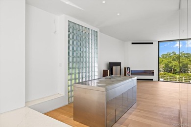Welcome to this stunning fully renovated contemporary residence - photo 8
