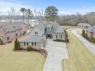 Lake Guntersville Home For Sale in Guntersville Alabama
