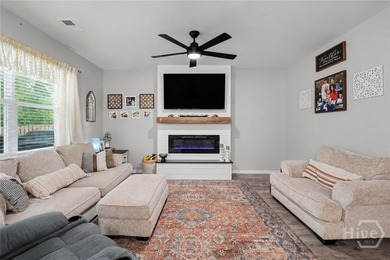 Welcome home to the very model home that greets this entire - photo 14