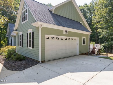 Welcome to this beautifully maintained 4-bedroom, 2.5-bath home - photo 40