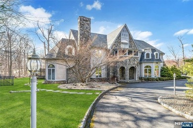 Custom-Built Stone & Masonry Stucco Tudor Manor, set on a prime - photo 1