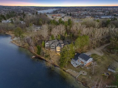 (private lake, pond, creek) Condo For Sale in Lake Orion Michigan