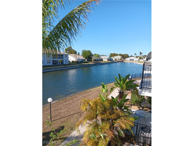 Enjoy pristine canal views from this beautifully situated - photo 4