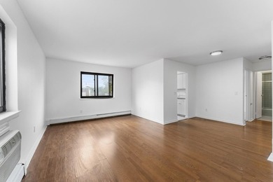 Welcome to Woodcliff section of North Bergen... This 1 bedroom - photo 4