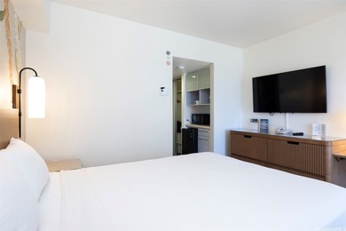 Situated at the gateway between Ala Moana and Waikiki, Ala Moana - photo 8