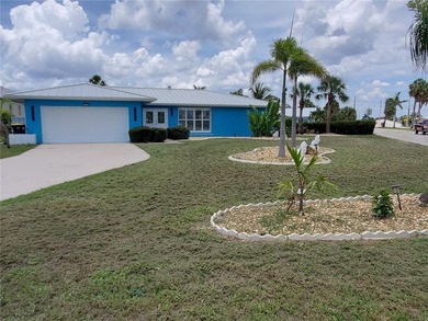 PRICE REDUCED! COMPLETELY REMODELED AND UPDATED 3/2/2 SAILBOAT - photo 2