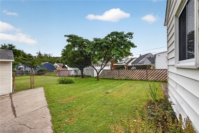 Well maintained 3 bed and 1 bath Cape-Cod. Includes dining room - photo 18