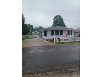 Wonderfully maintained 2 bedroom, 1 bath lakefront ranch located - photo 1