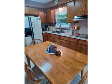 Wonderfully maintained 2 bedroom, 1 bath lakefront ranch located - photo 5