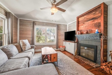 Charming 1940s ranch full of character, featuring spacious front - photo 6