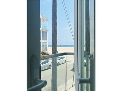 Coastal Living at Its Best! Experience the charm of beachside - photo 5