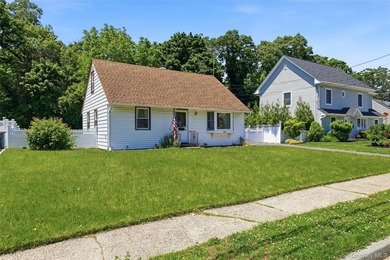 Welcome To This Spacious 4-Bedroom, 2-Bath Home In Merrick - photo 2