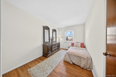Large Semi-Detached 2 Family House In The Heart Of Bayside - photo 14