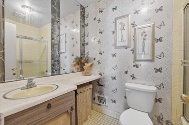 Large Semi-Detached 2 Family House In The Heart Of Bayside - photo 15