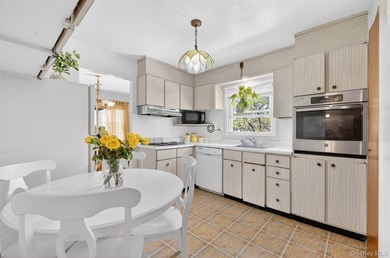 Large Semi-Detached 2 Family House In The Heart Of Bayside - photo 23