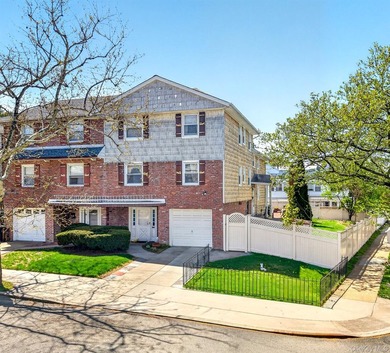 Large Semi-Detached 2 Family House In The Heart Of Bayside - photo 28