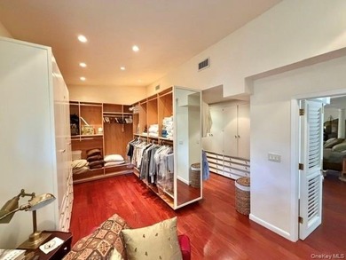 Sprawling Contemporary over 5,000 sf on a lot over 1 acre in - photo 10