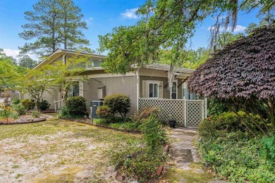 Beautifully maintained 2-bedroom, 1-bath condo located in the - photo 2