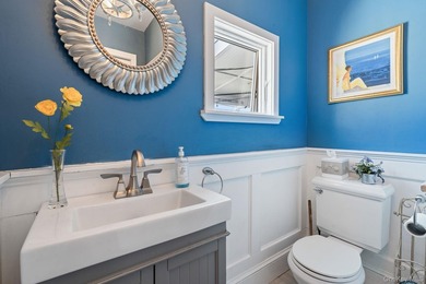 Discover Your Coastal Dream: Bay & Beach Views from this West - photo 11