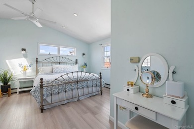 Discover Your Coastal Dream: Bay & Beach Views from this West - photo 12