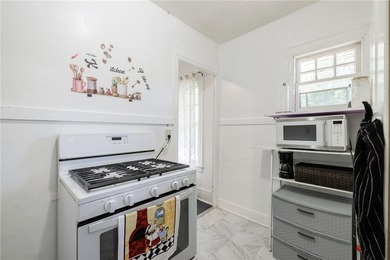 Fantastic investment or owner-occupant opportunity in the heart - photo 13
