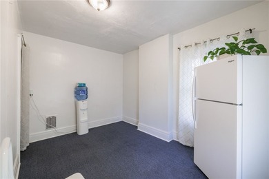 Fantastic investment or owner-occupant opportunity in the heart - photo 15