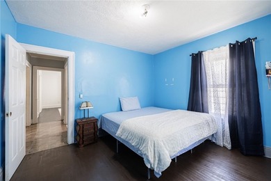 Fantastic investment or owner-occupant opportunity in the heart - photo 18
