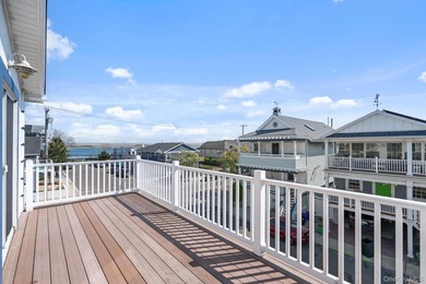 Discover Your Coastal Dream: Bay & Beach Views from this West - photo 18
