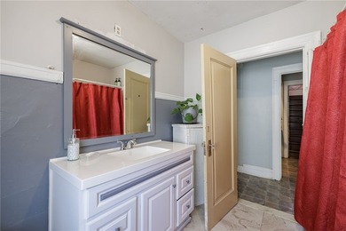 Fantastic investment or owner-occupant opportunity in the heart - photo 19