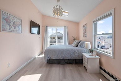 Discover Your Coastal Dream: Bay & Beach Views from this West - photo 19