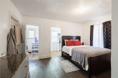 Fantastic investment or owner-occupant opportunity in the heart - photo 20