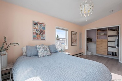 Discover Your Coastal Dream: Bay & Beach Views from this West - photo 20