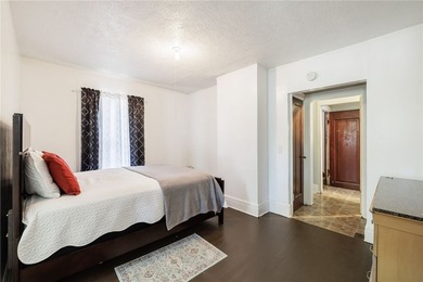Fantastic investment or owner-occupant opportunity in the heart - photo 21
