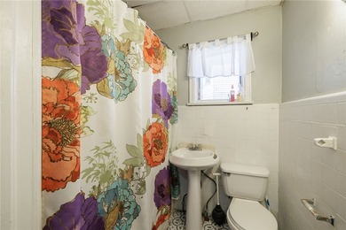 Fantastic investment or owner-occupant opportunity in the heart - photo 24