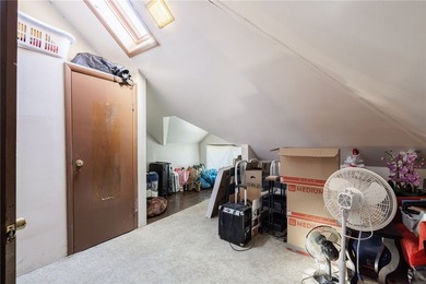 Fantastic investment or owner-occupant opportunity in the heart - photo 25